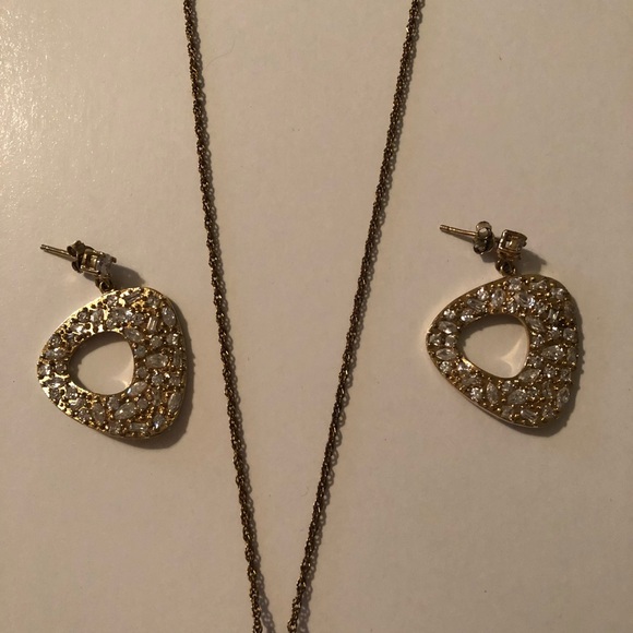 Gold geometric sparkle earrings - Picture 3 of 3